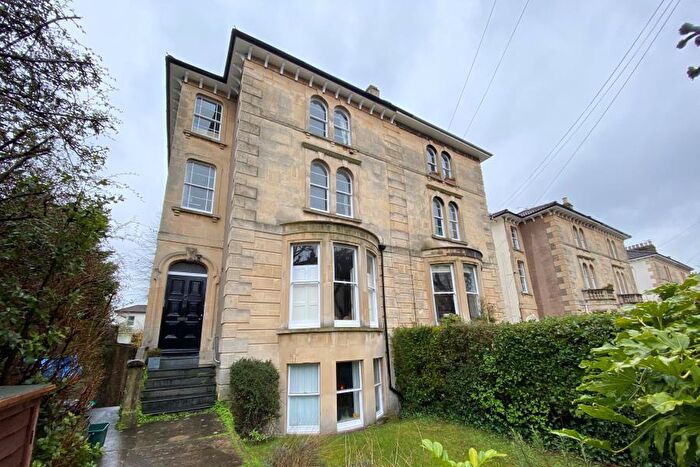 2 Bedroom Apartment To Rent In Chertsey Road - Redland, BS6