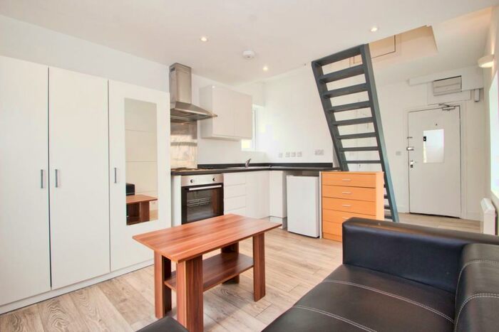 Flat To Rent In Kenton Road, Harrow, HA1