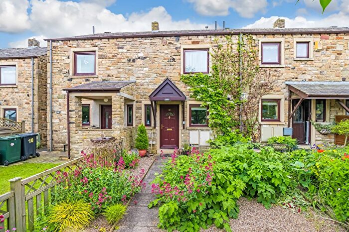 2 Bedroom Detached House For Sale In Beckside Close, Addingham, Ilkley, West Yorkshire, LS29