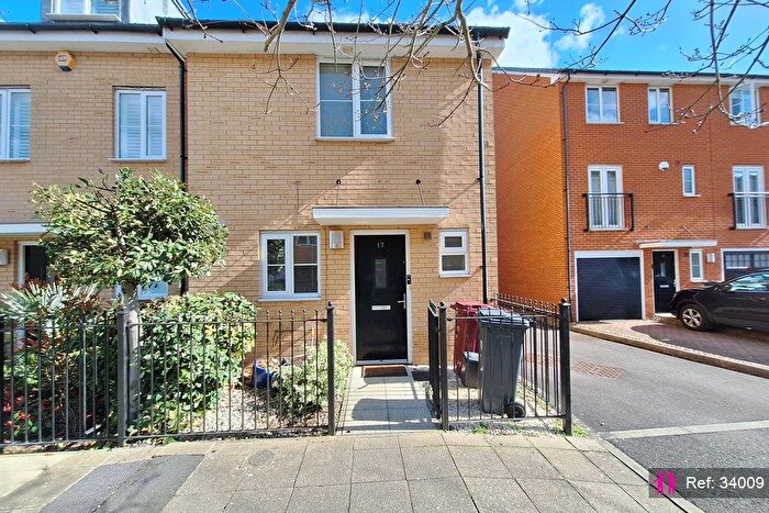 2 Bedroom End Of Terrace House For Sale In Havergate Way, Reading, RG2