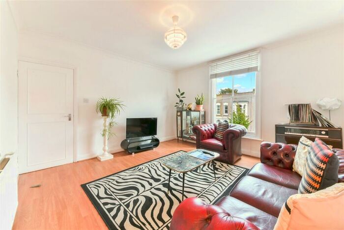 2 Bedroom Apartment To Rent In Powerscroft Road, Hackney, London, E5