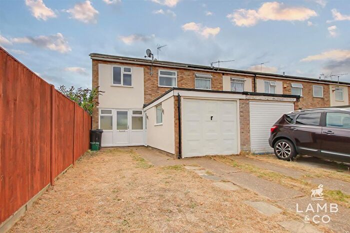 3 Bedroom Semi-Detached House For Sale In Sycamore Way, Clacton-On-Sea, CO15