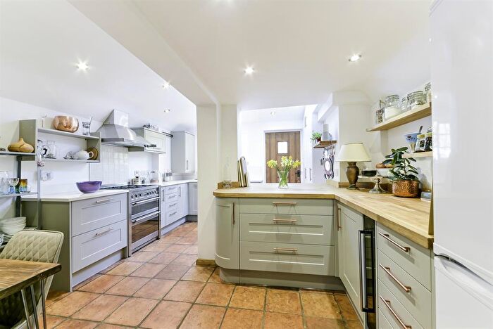 2 Bedroom House To Rent In Barfields, Bletchingley, Surrey, RH1