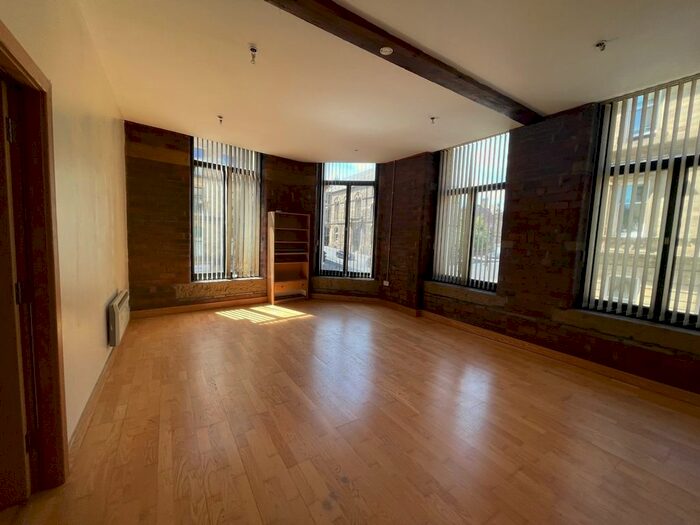 2 Bedroom Flat To Rent In Broadgate House, Broad Street, Bradford, West Yorkshire, BD1