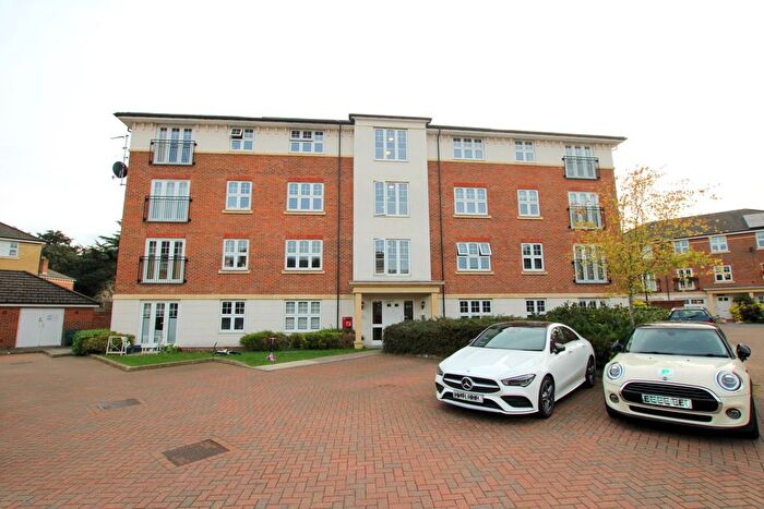 2 Bedroom Flat To Rent In Heaton Court, Colnhurst Road, Central Watford, WD17