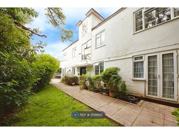 1 Bedroom Flat To Rent In Beech Lawns, London, N12