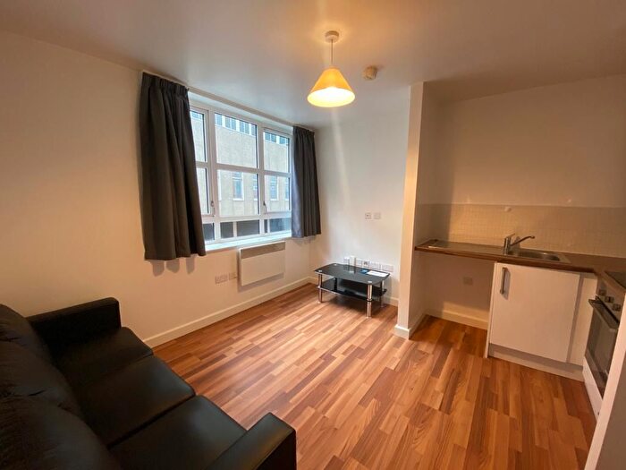 2 Bedroom Property To Rent In Clyde Court, Leicester, LE1
