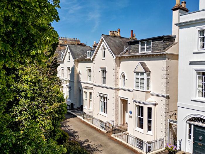 2 Bedroom Apartment To Rent In Binswood Avenue, Leamington Spa, CV32