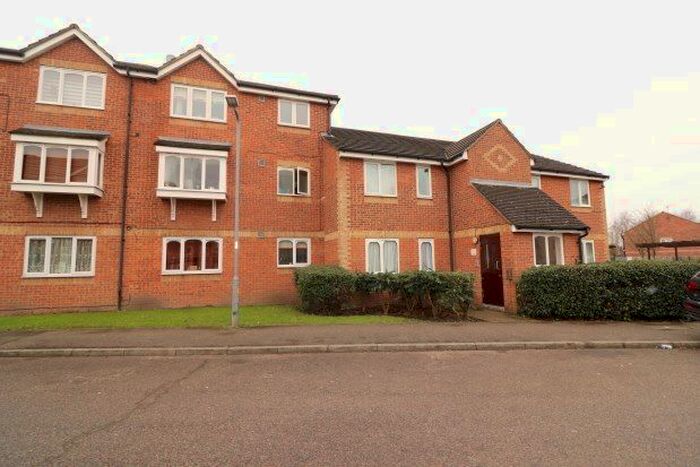2 Bedroom Flat To Rent In Danbury Crescent, South Ockendon, RM15