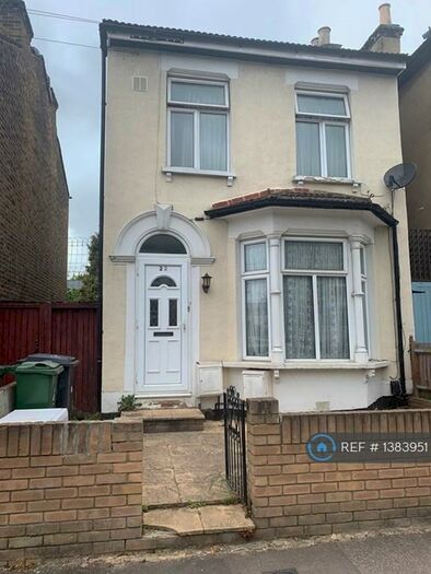 2 Bedroom Flat To Rent In Salisbury Road, London, E17