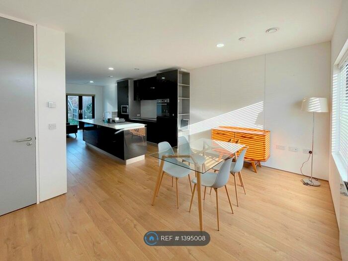 2 Bedroom Terraced House To Rent In Lockyard Lane, Manchester, M4