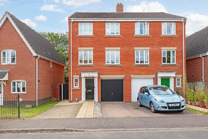 4 Bedroom Semi Detached House For Sale In Stirling Road, Norwich, Norfolk, NR6