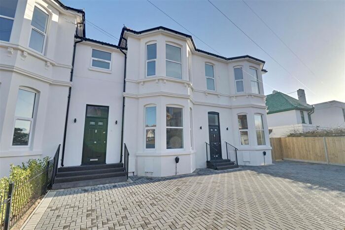 4 Bedroom Semi Detached House For Sale In Spencer Road, Southsea, PO4