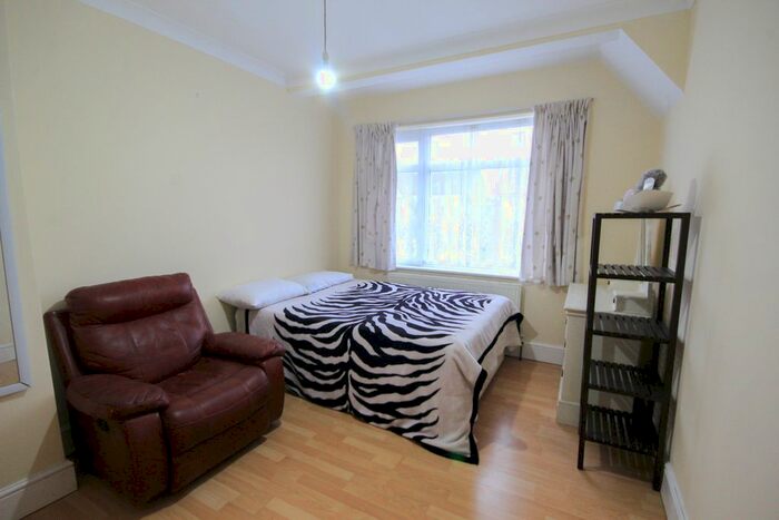 5 Bedroom Semi-Detached House To Rent In Coniston Gardens, London, IG4