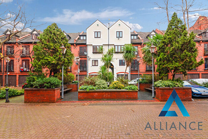 1 Bedroom Apartment To Rent In St. Georges Square, London, E14