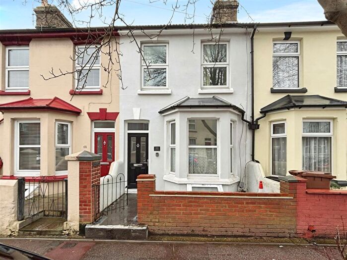 3 Bedroom Terraced House For Sale In Kingswood Road, Gillingham, ME7