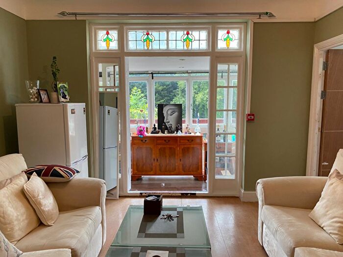 2 Bedroom Flat To Rent In Wanstead Park Road, Ilford, IG1