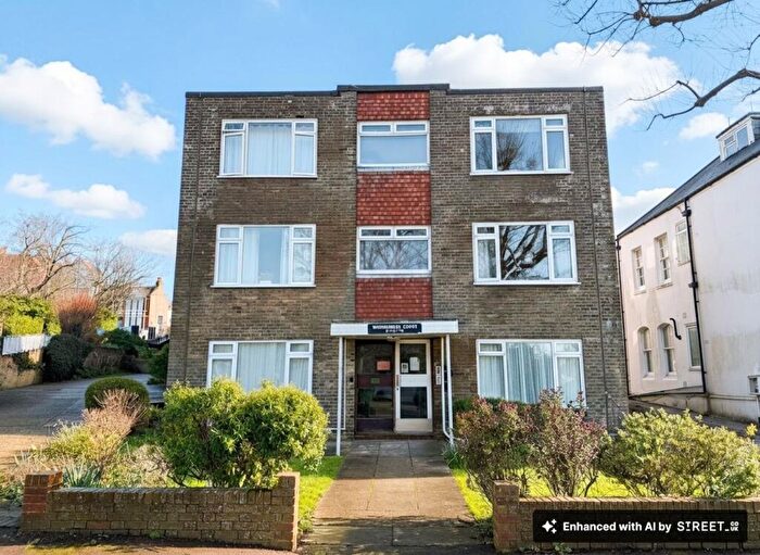 Studio For Sale In East Drive, Brighton, BN2