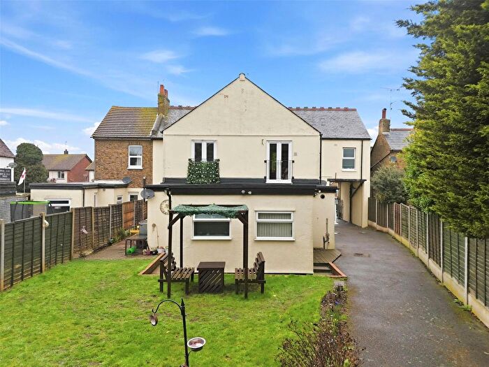 2 Bedroom Maisonette For Sale In High Street, Great Wakering, Essex, SS3