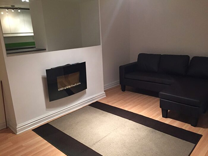 2 Bedroom Flat To Rent In Pine Street, Halifax, HX1