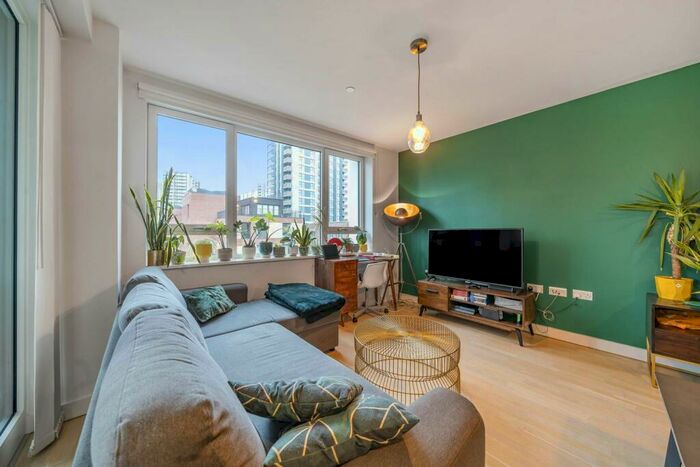 2 Bedroom Flat For Sale In Heygate Street, Elephant And Castle, London, SE17