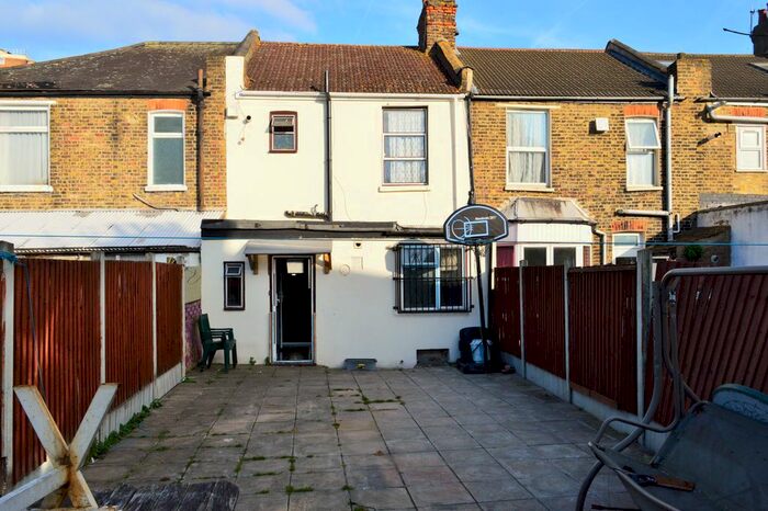 4 Bedroom Terraced House To Rent In Shakespeare Crescent, East Ham, Newham E12