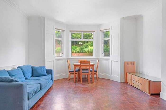 3 Bedroom Flat To Rent In Lordship Park, Lordship Park, N16