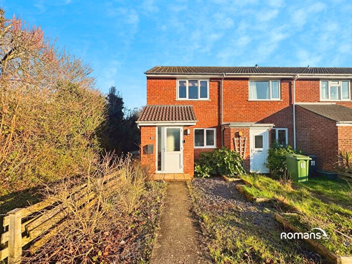 2 Bedroom End Of Terrace House For Sale In Arundel Gardens, Basingstoke, Hampshire, RG23