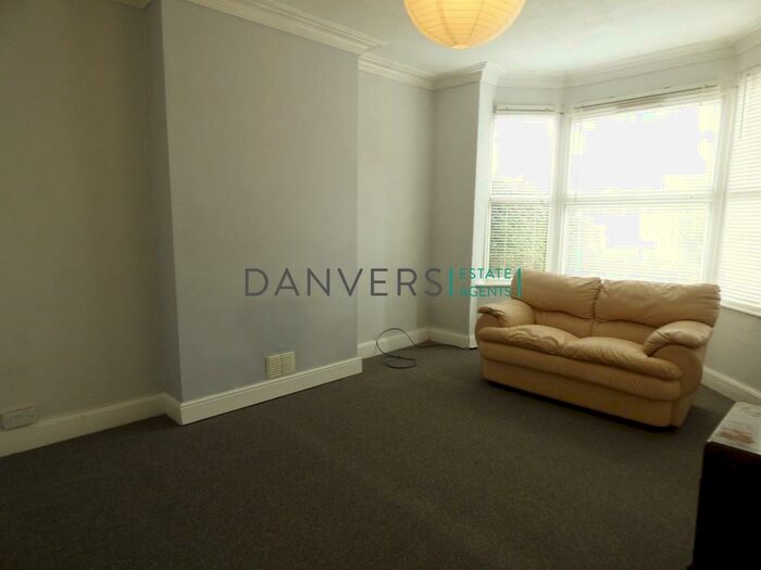 4 Bedroom End Of Terrace House To Rent In Fosse Road South, Leicester, LE3