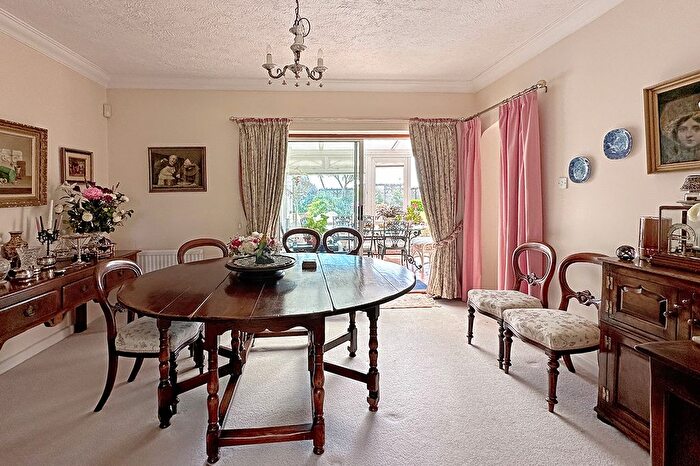 4 Bedroom Detached House For Sale In The Drive, Craigweil Private Estate, Aldwick, West Sussex, PO21