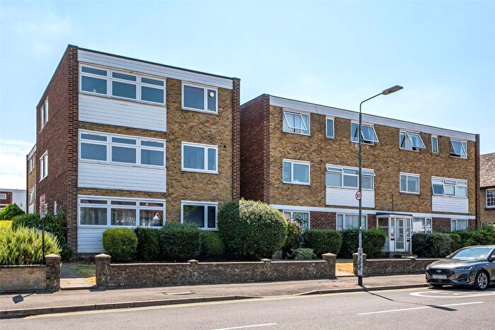 2 Bedroom Flat For Sale In St. Georges Road, Wallington, SM6