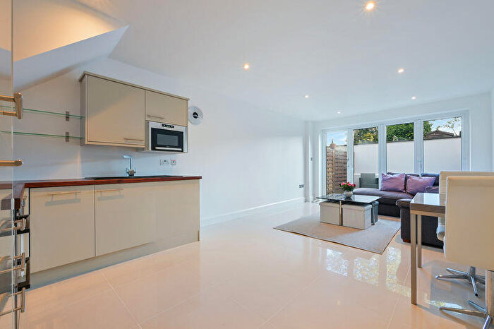 2 Bedroom Terraced House For Sale In High Street, Nutfield, RH1