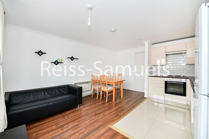 1 Bedroom Flat To Rent In Ambassador Square, Isle Of Dogs, Canary Wharf, London, E14