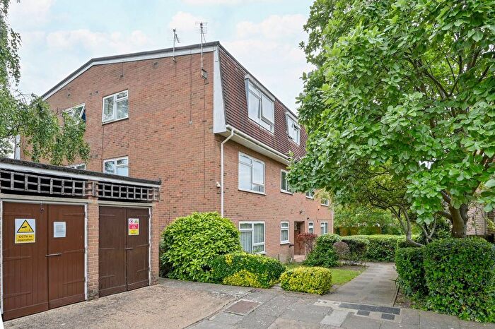 1 Bedroom Flat To Rent In Rowan Close, Ealing, London, W5