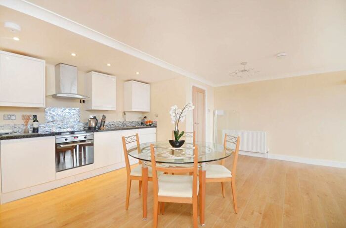 2 Bedroom Flat To Rent In Eastgate Gardens, Guildford, GU1