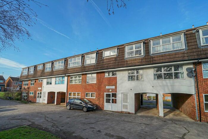 2 Bedroom Flat For Sale In Grasmere Way, Leighton Buzzard, LU7