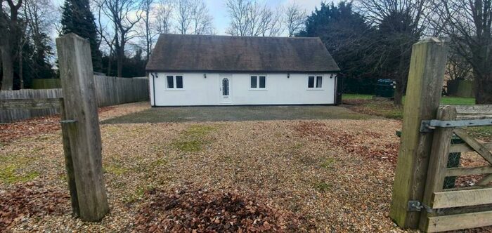 2 Bedroom Bungalow To Rent In Thorn Road, Houghton Regis, Dunstable, LU5