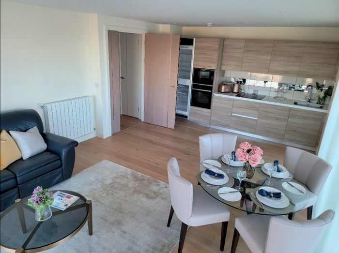 3 Bedroom Flat To Rent In Hampton Apartments, London, Greater, SE18
