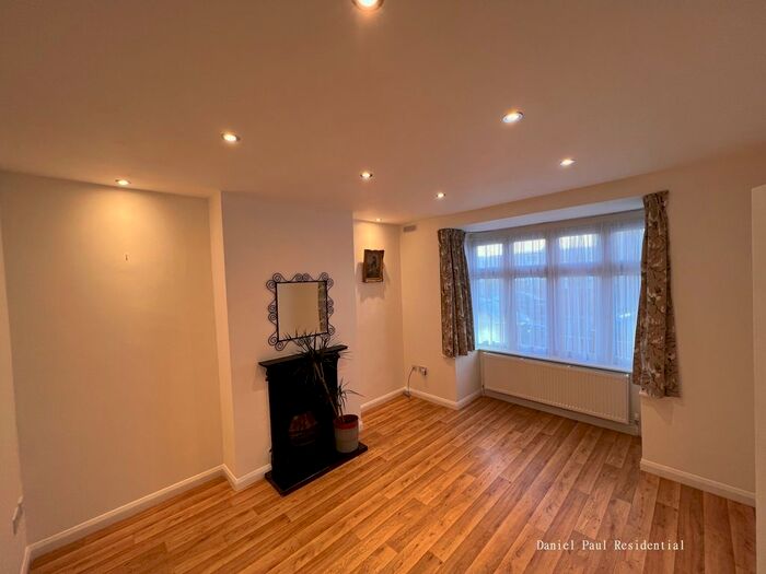 3 Bedroom Terraced House To Rent In Carlyle Road, Ealing, W5