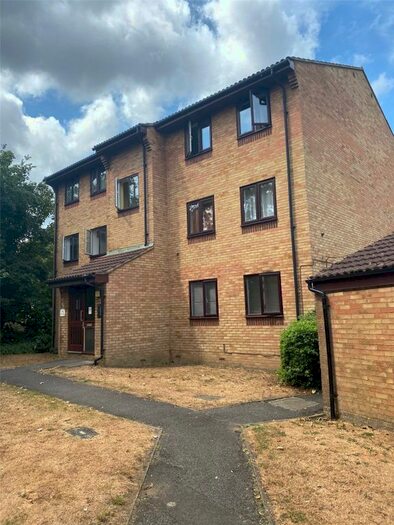2 Bedroom Flat To Rent In Ludford Close, Croydon, CR0