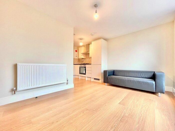 1 Bedroom Flat To Rent In (Shannon House) Cameron Road, Seven Kings, IG3