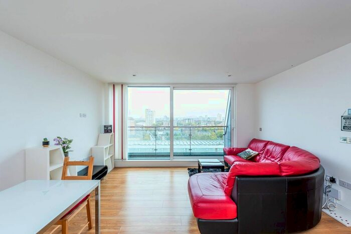 2 Bedroom Flat To Rent In Cornell Square, Nine Elms, London, SW8