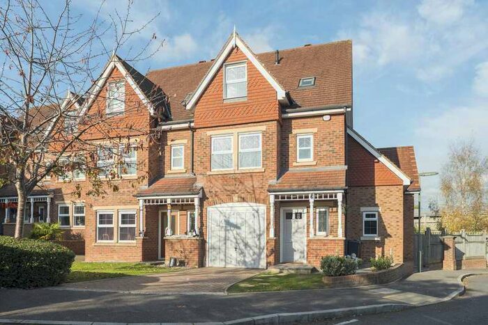 4 Bedroom End Of Terrace House To Rent In Water Mead, Coulsdon, CR5