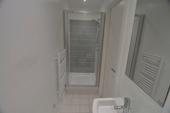 1 Bedroom Flat To Rent In Lilycroft Road, Bradford, BD9