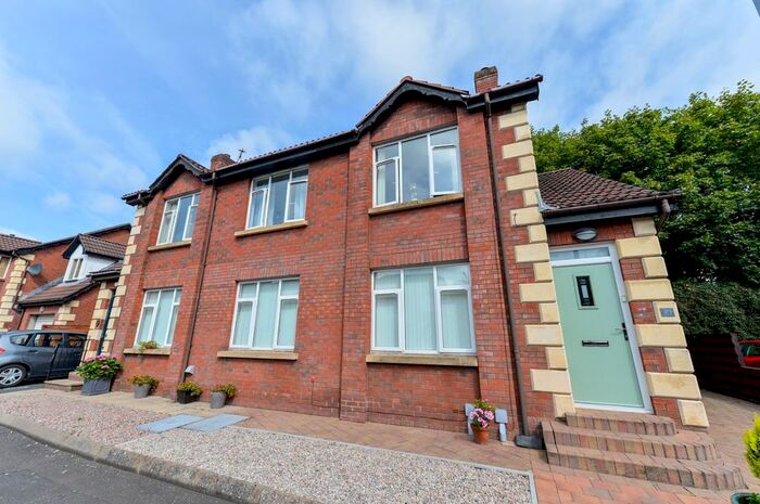 2 Bedroom Flat For Sale In Rosepark Meadows, Stormont, Belfast, BT5