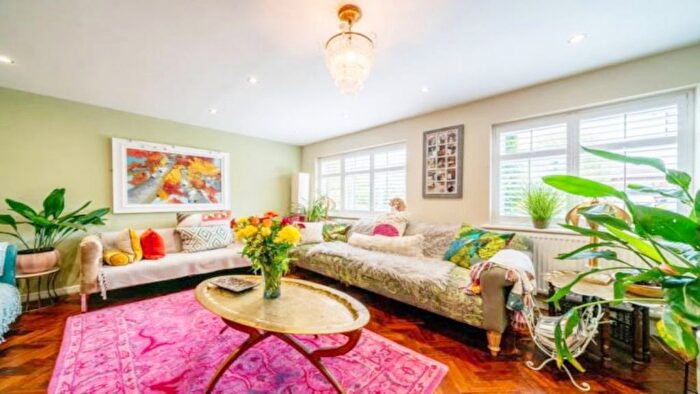 4 Bedroom Detached House To Rent In York Close, Kings Langley, WD4