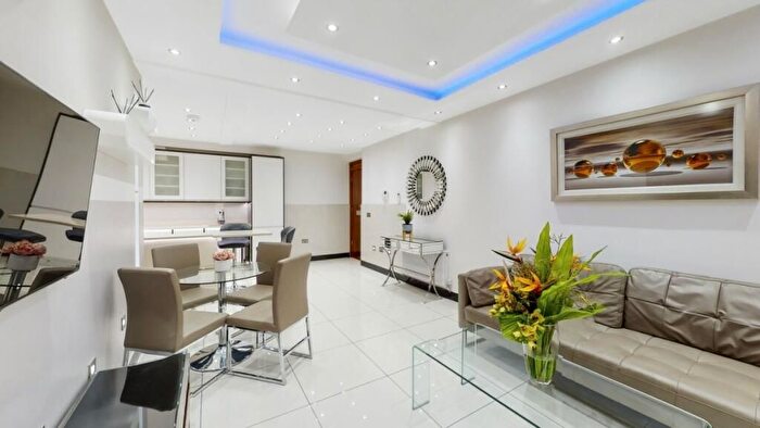 3 Bedroom Flat To Rent In Cumberland Court, Great Cumberland Place, W1H