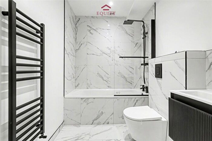 2 Bedroom Flat To Rent In Bullsmoor Lane, Enfield, EN3