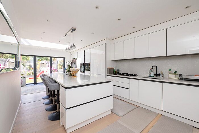 4 Bedroom Detached House To Rent In Metcalfe Avenue, Carshalton, SM5