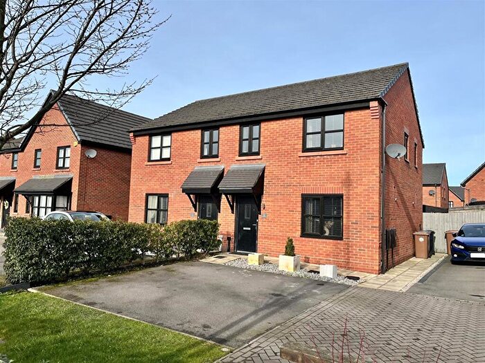 3 Bedroom Semi Detached House For Sale In Broadway, Hyde, SK14